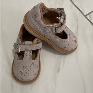 Stride Rite Gray Nell SRT T-strap shoes